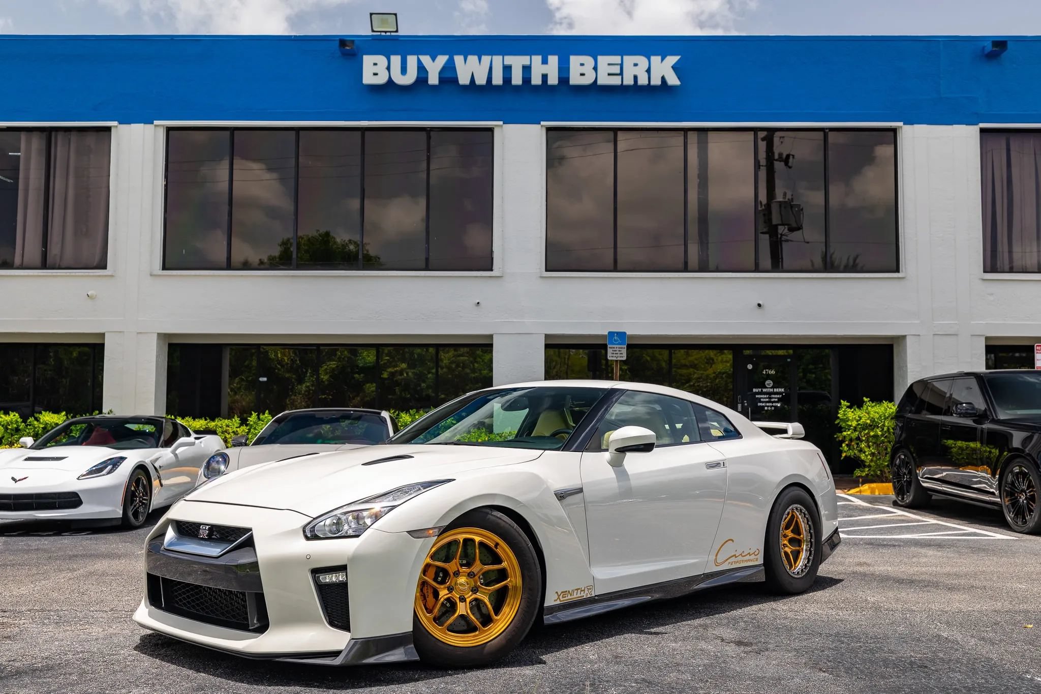 Used 2017 Nissan GT-R Premium w/ Premium Interior Package AWD/4WD image 1