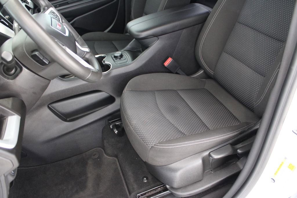 Used 2024 GMC Terrain SLE image 9