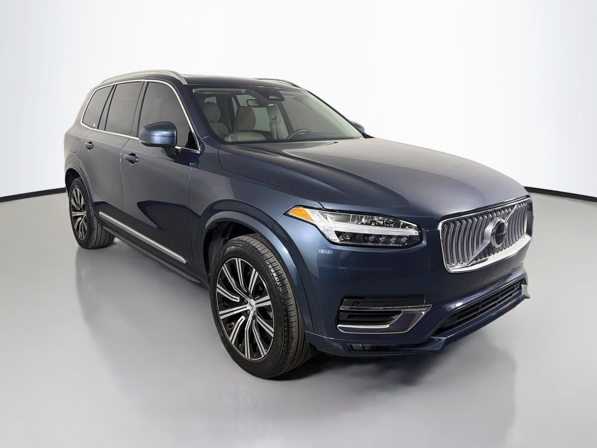 Certified 2025 Volvo XC90 B5 Core w/ Protection Package Premier AWD/4WD image 3