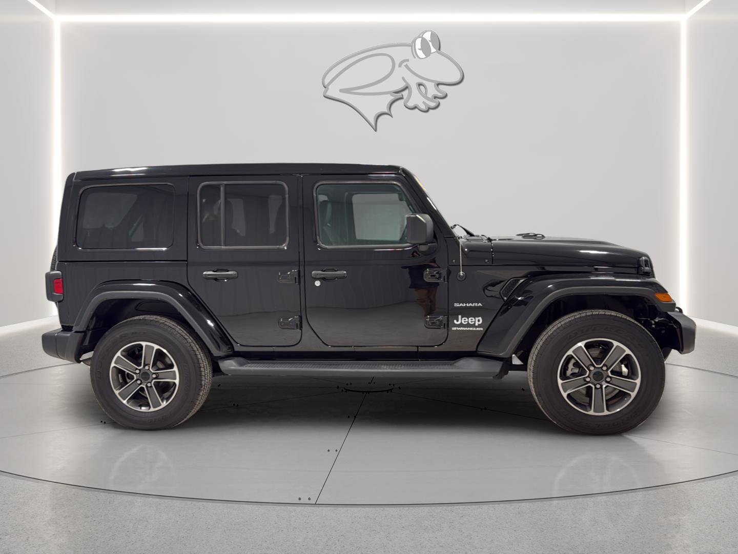 Used 2023 Jeep Wrangler Sahara w/ Cold Weather Group image 7