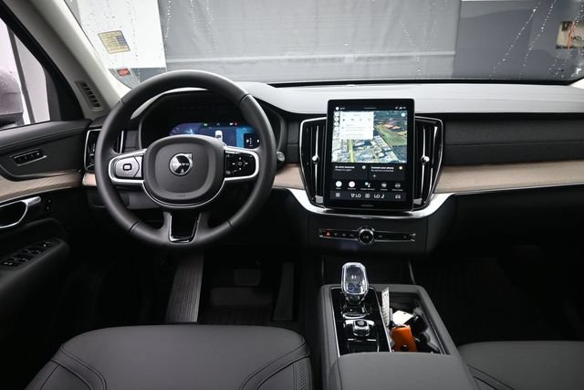 Used 2026 Volvo XC90 B6 Plus w/ Protection Package AWD/4WD image 9