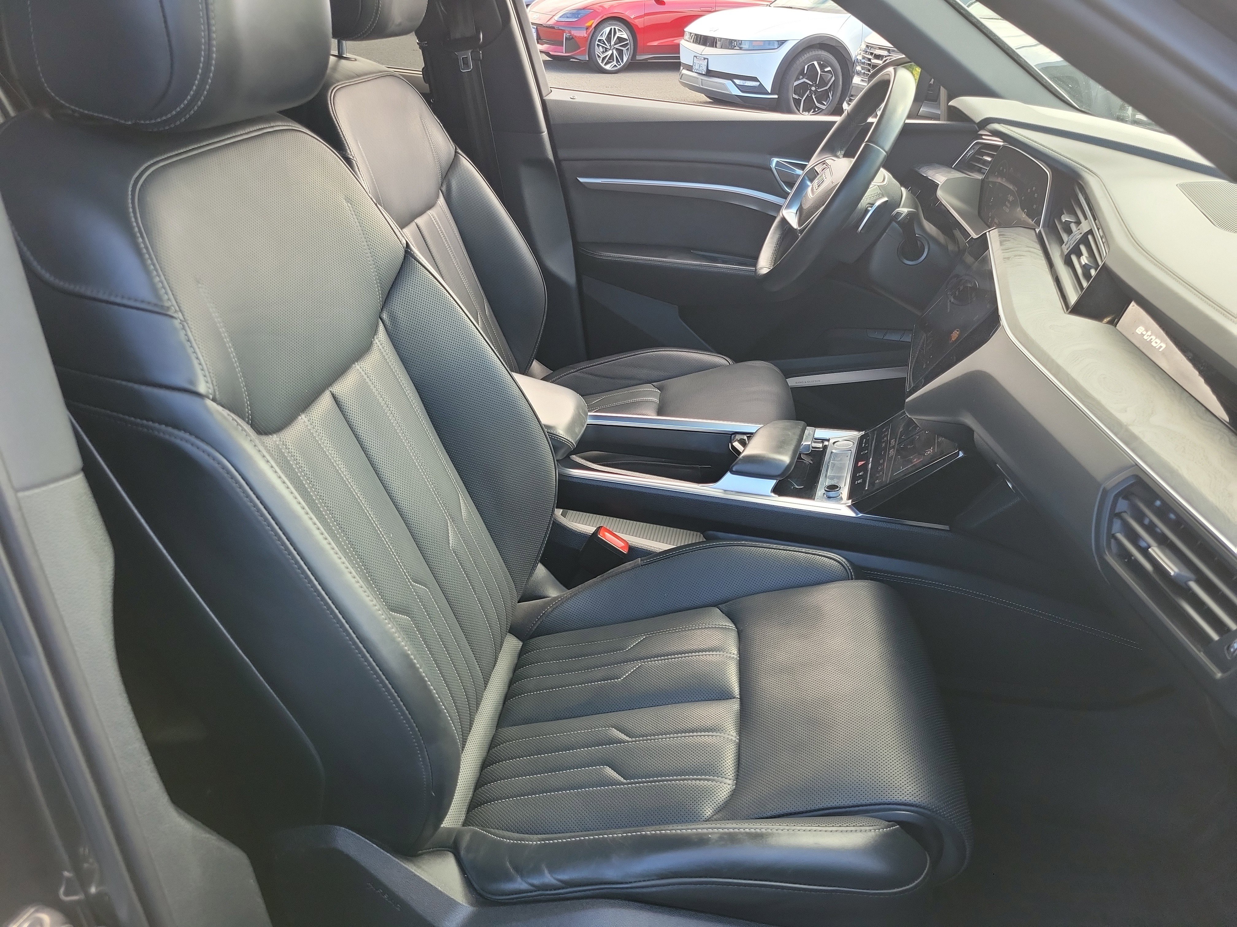 Used 2019 Audi e-tron Prestige w/ Prestige Package AWD/4WD image 25