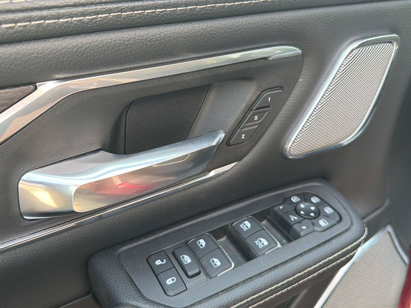 Used 2025 RAM 1500 Laramie AWD/4WD image 14