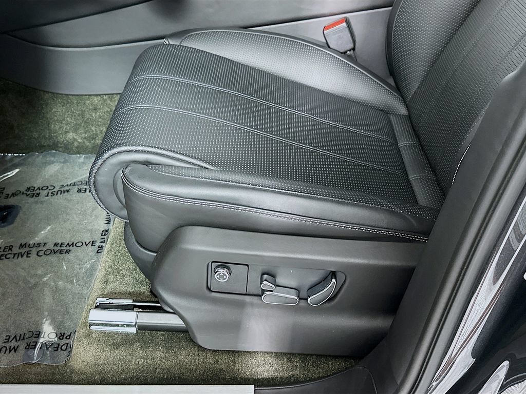 Used 2023 Bentley Bentayga AWD/4WD image 22