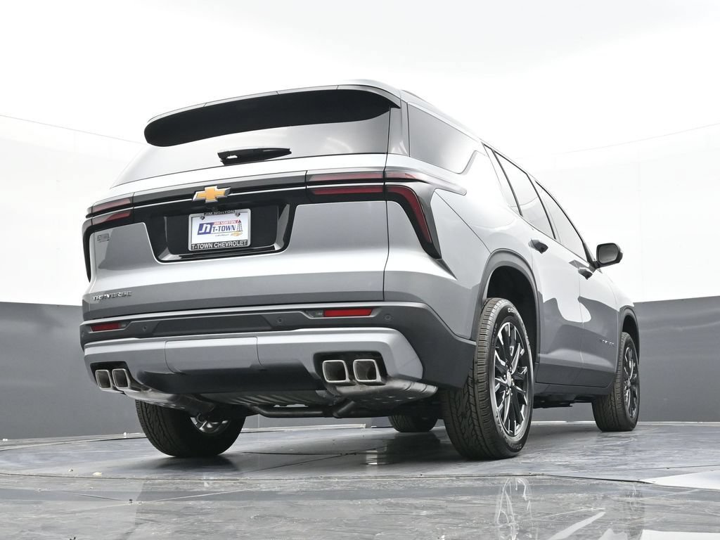 New 2026 Chevrolet Traverse LT w/ Sun and Wheel Package FWD image 39
