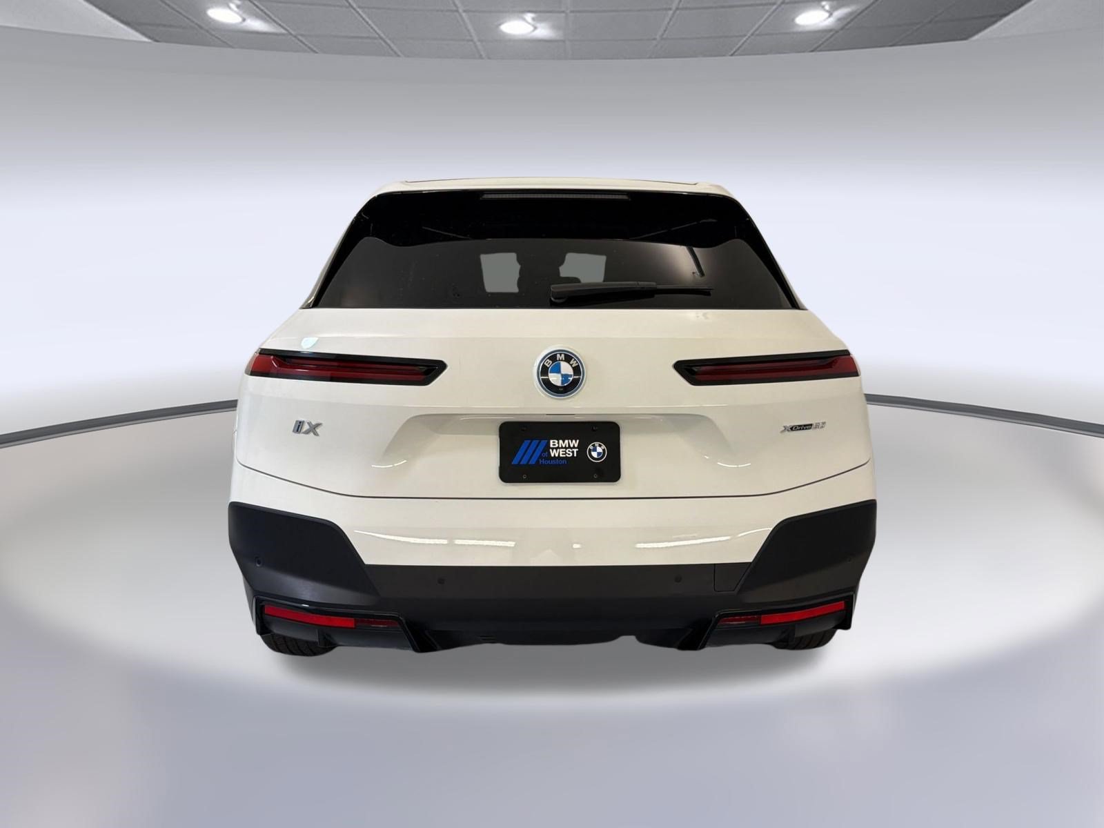 Used 2022 BMW iX xDrive50 w/ Convenience Package AWD/4WD image 10