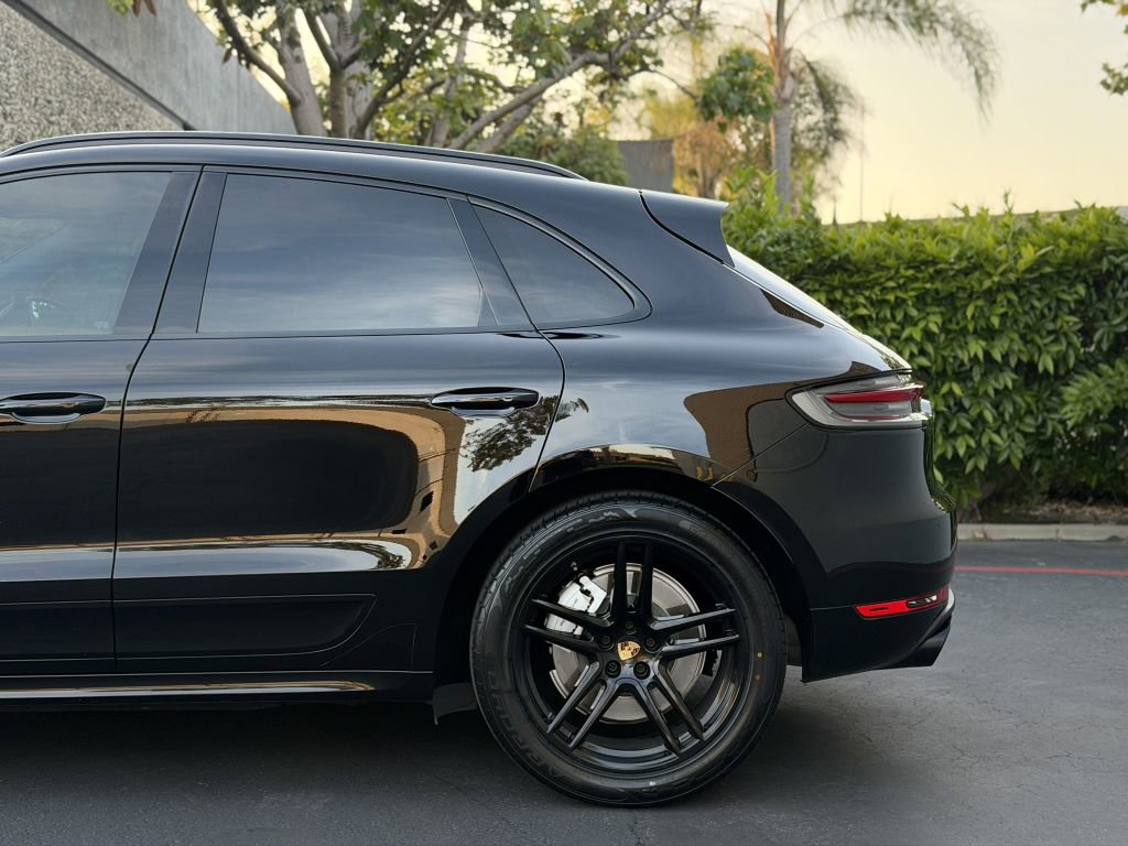 Used 2020 Porsche Macan Turbo AWD/4WD image 12