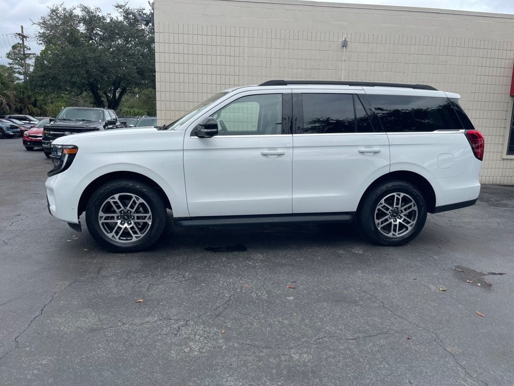 Used 2025 Ford Expedition Active AWD/4WD image 2