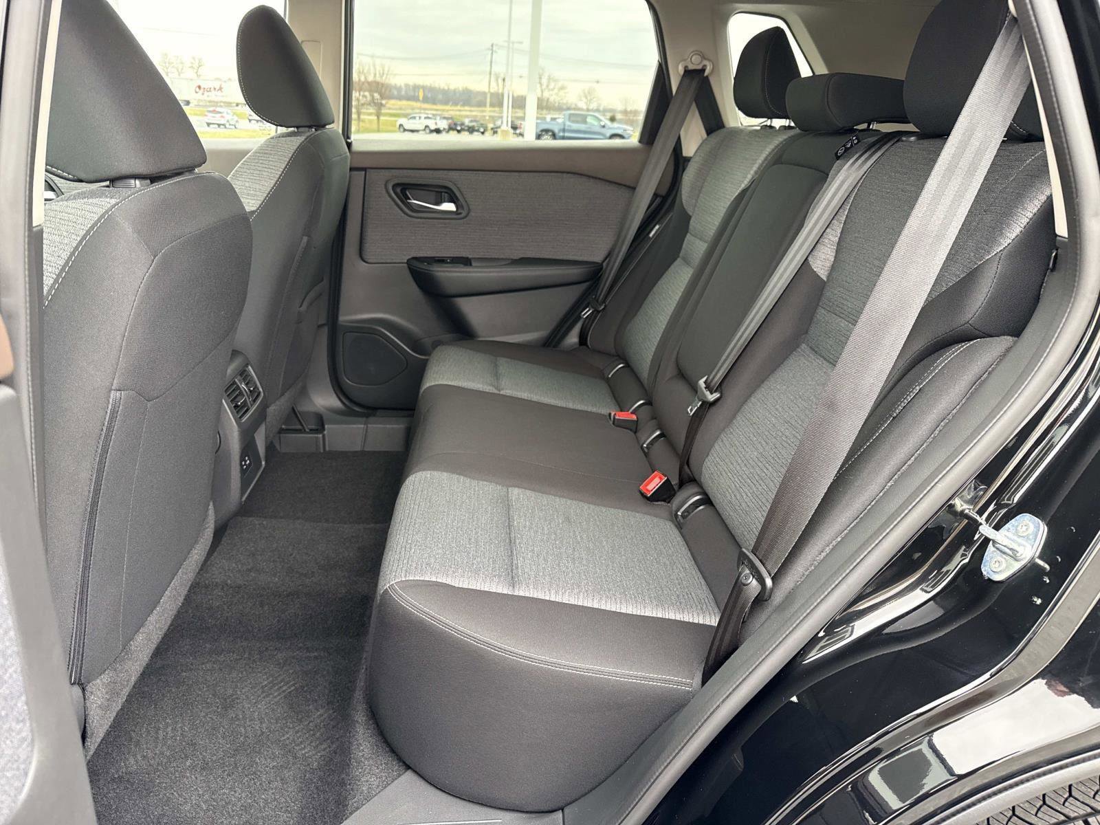 Used 2023 Nissan Rogue SV image 22