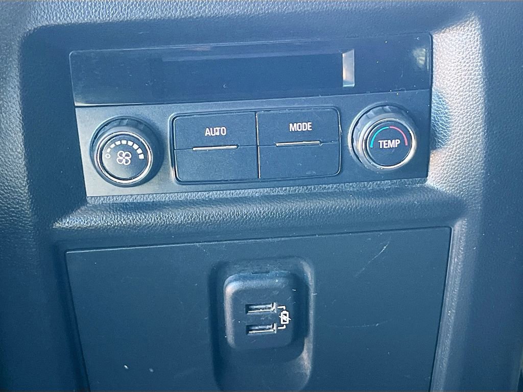 Used 2021 Chevrolet Traverse LT image 23