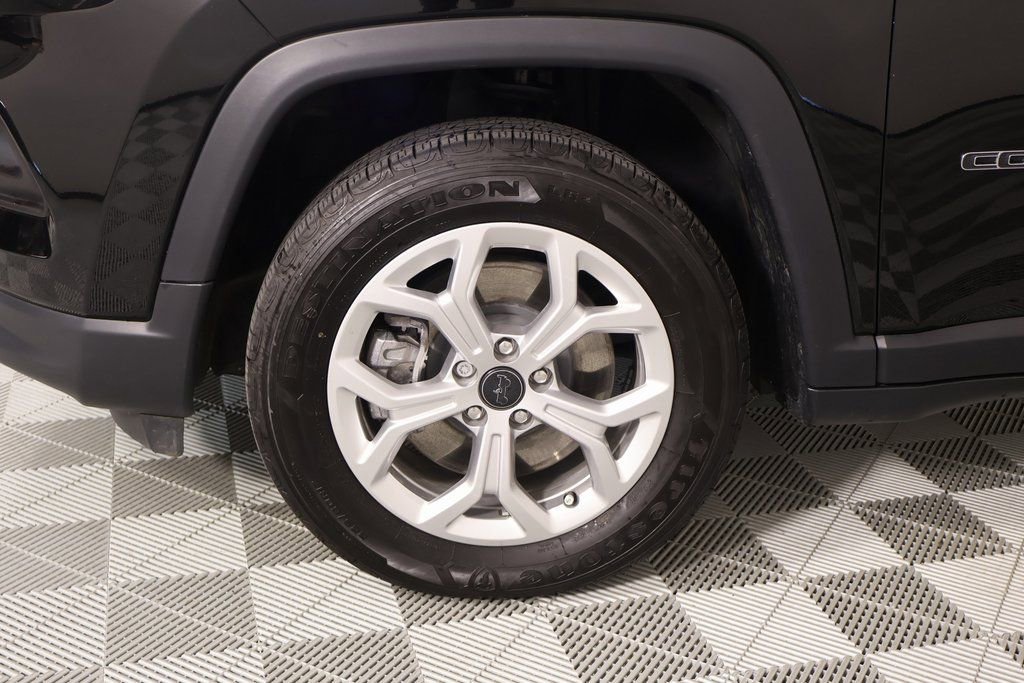 Used 2025 Jeep Compass Latitude image 17