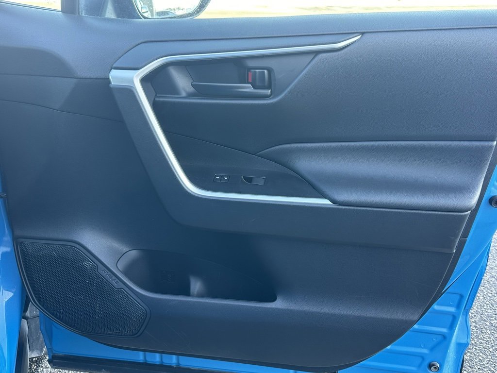 Used 2021 Toyota RAV4 LE image 20