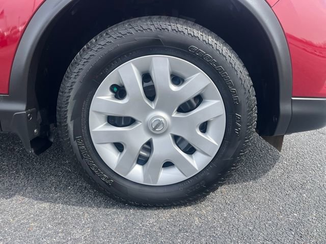 Used 2020 Nissan Rogue Sport S image 11