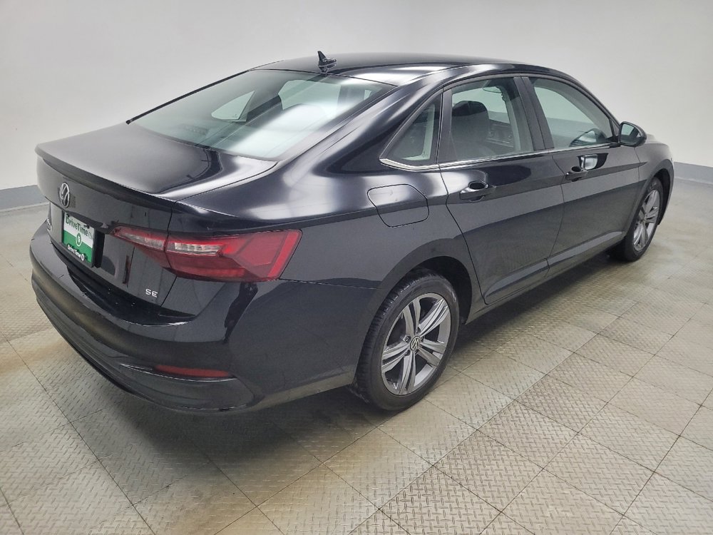 Used 2024 Volkswagen Jetta SE image 9