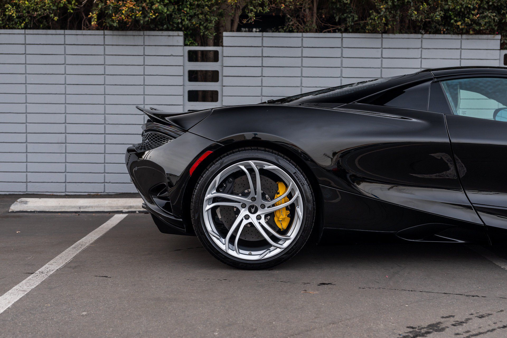 Used 2024 McLaren 750S Spider RWD image 8