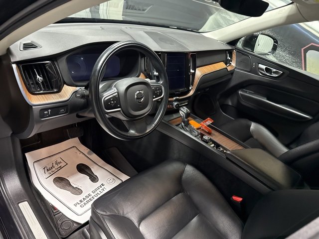 Used 2021 Volvo XC60 T5 Momentum w/ Protection Package Premier image 7