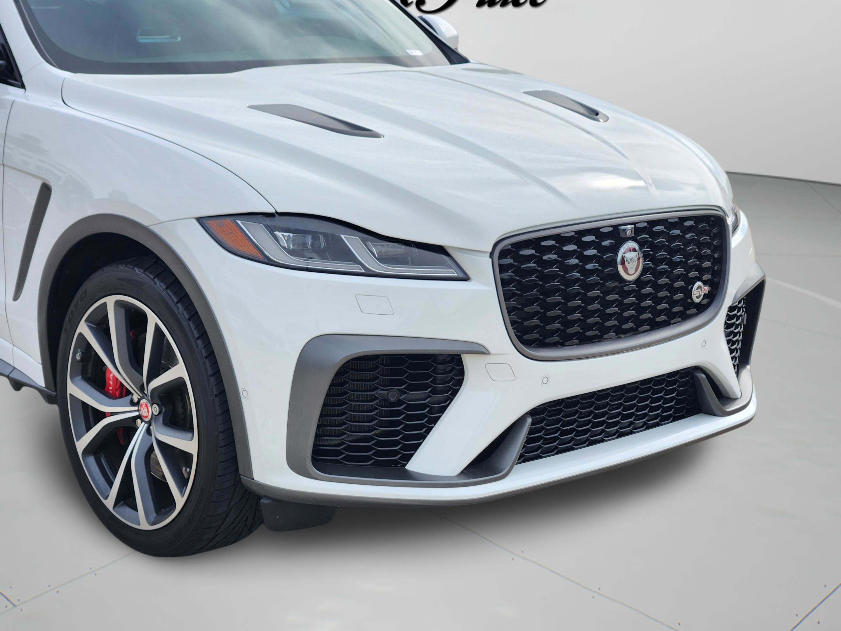 Used 2022 Jaguar F-PACE SVR image 33