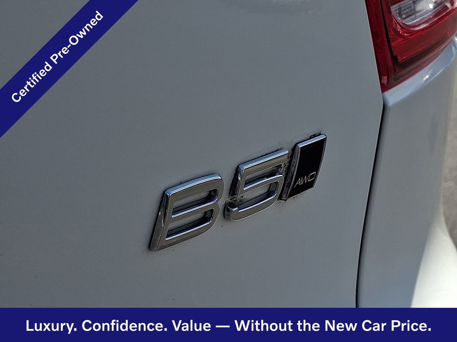 Certified 2023 Volvo XC40 B5 Plus w/ Climate Package image 31