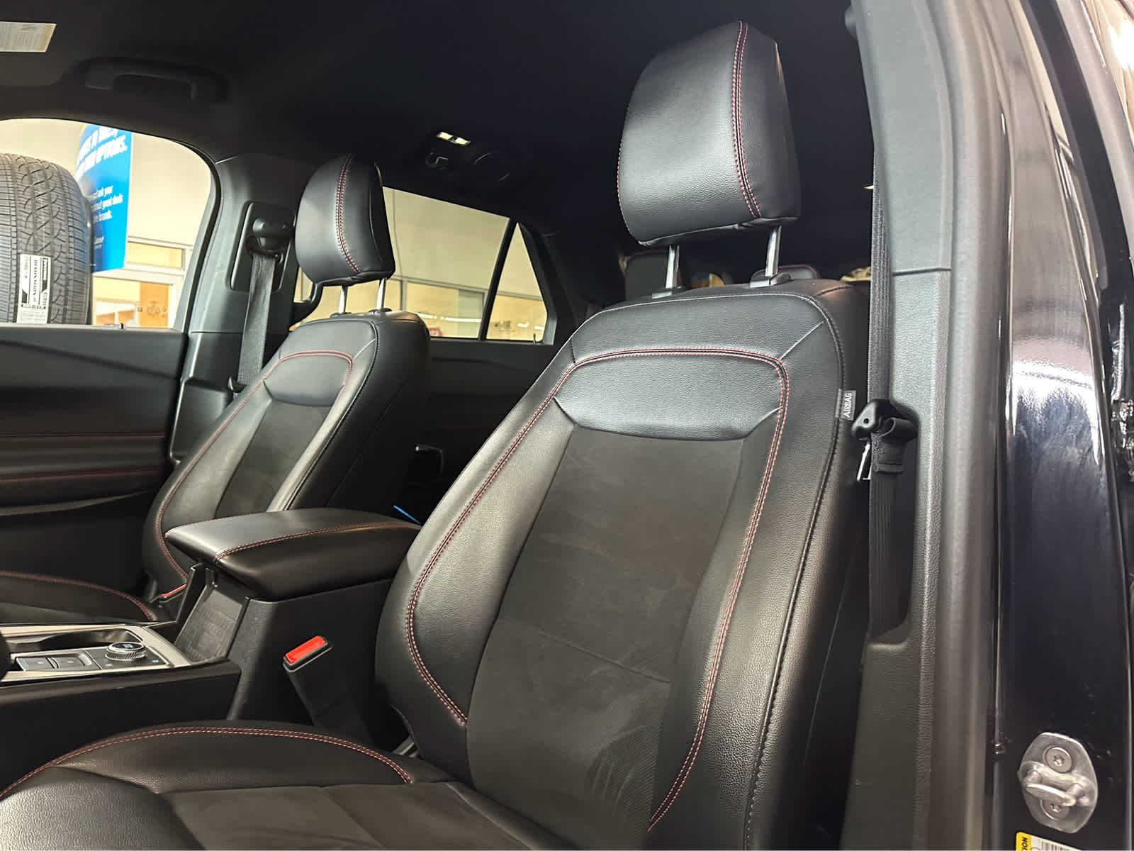 Used 2024 Ford Explorer ST-Line w/ Class IV Trailer Tow Package AWD/4WD image 24