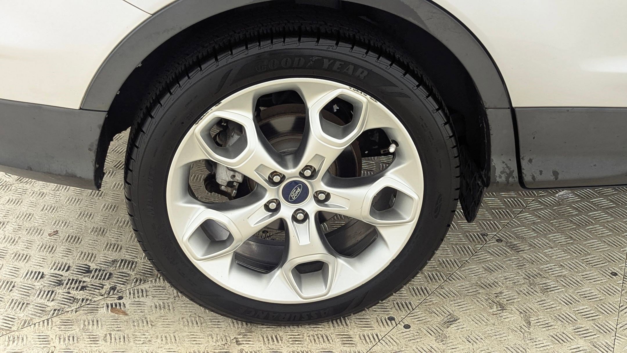 Used 2015 Ford Escape SE w/ SE Chrome Package image 12