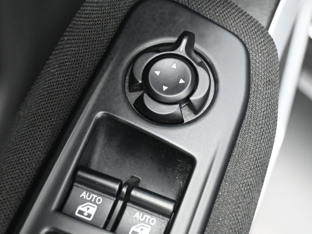 Used 2018 Jeep Renegade Latitude w/ Cold Weather Group image 11