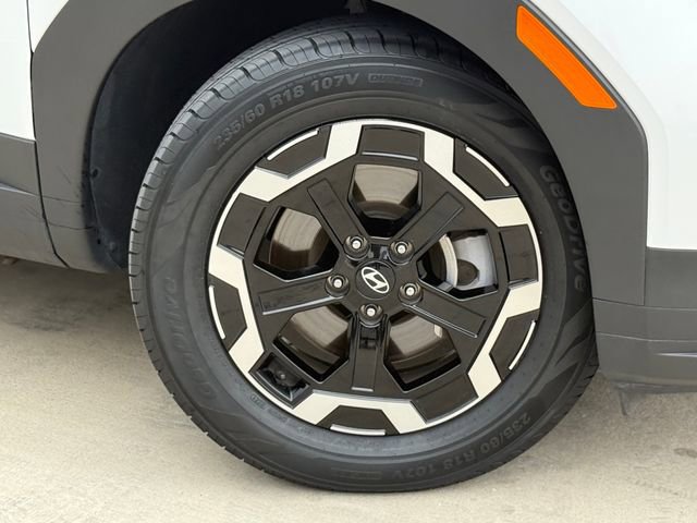 Used 2024 Hyundai Santa Fe SEL FWD image 2