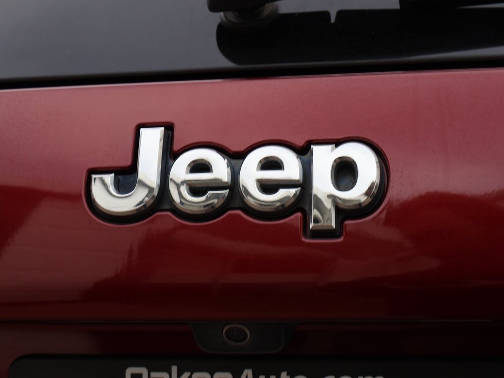 Used 2019 Jeep Cherokee Limited w/ Luxury Group image 18