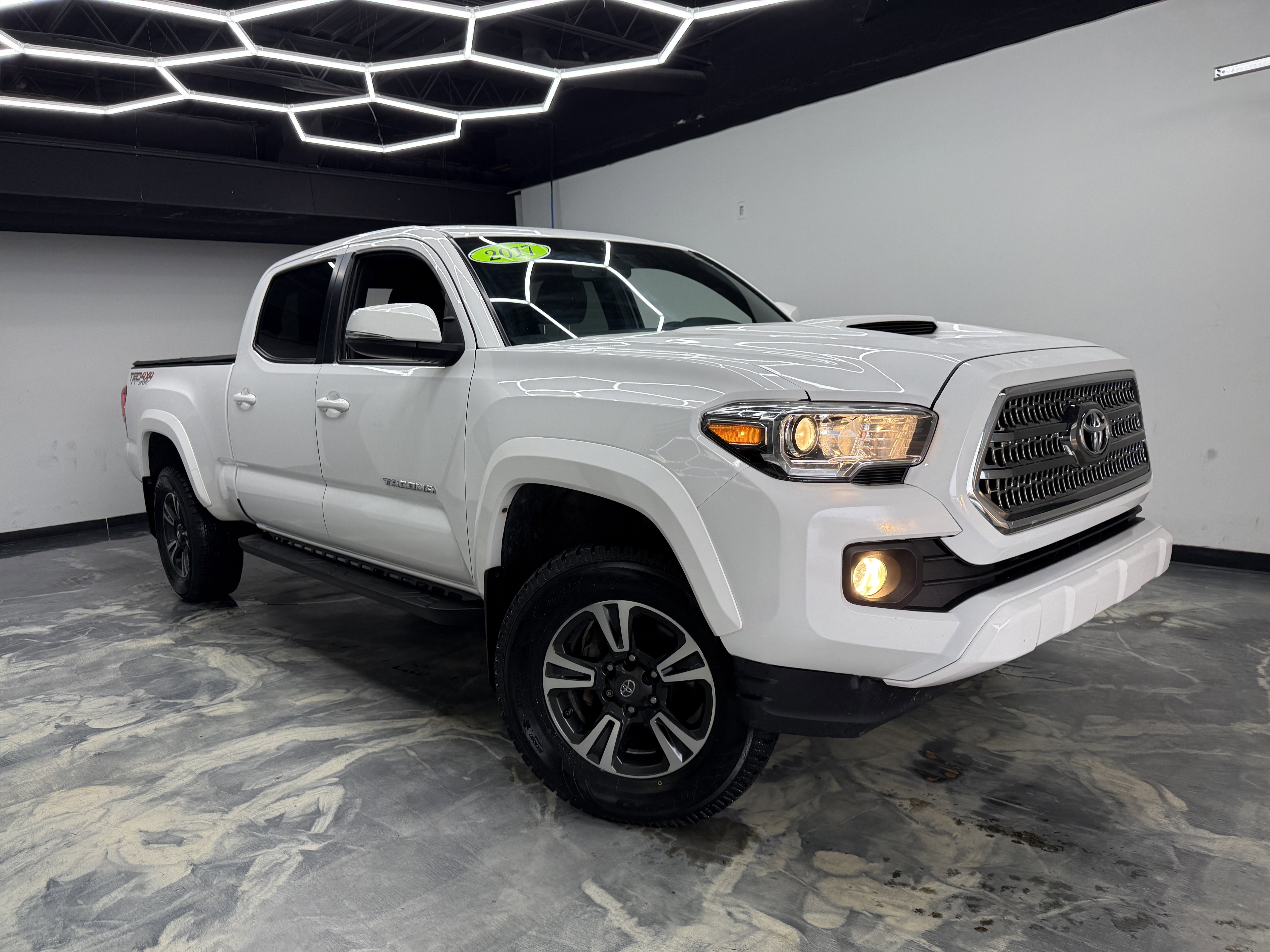 Used 2017 Toyota Tacoma TRD Off-Road image 6