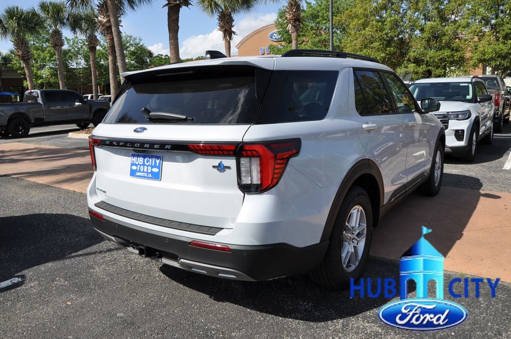 New 2026 Ford Explorer Active RWD image 5