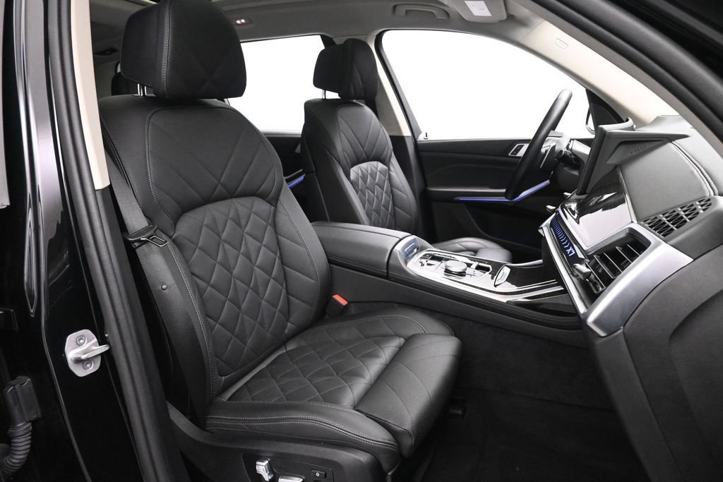 Used 2024 BMW X7 xDrive40i w/ Premium Package AWD/4WD image 26