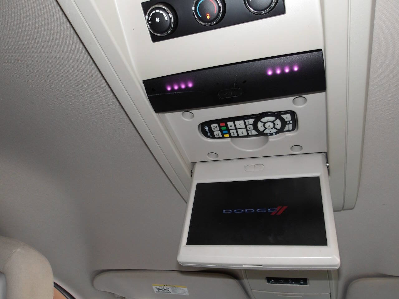 Used 2013 Dodge Grand Caravan SXT w/ Entertainment Group 1 image 27