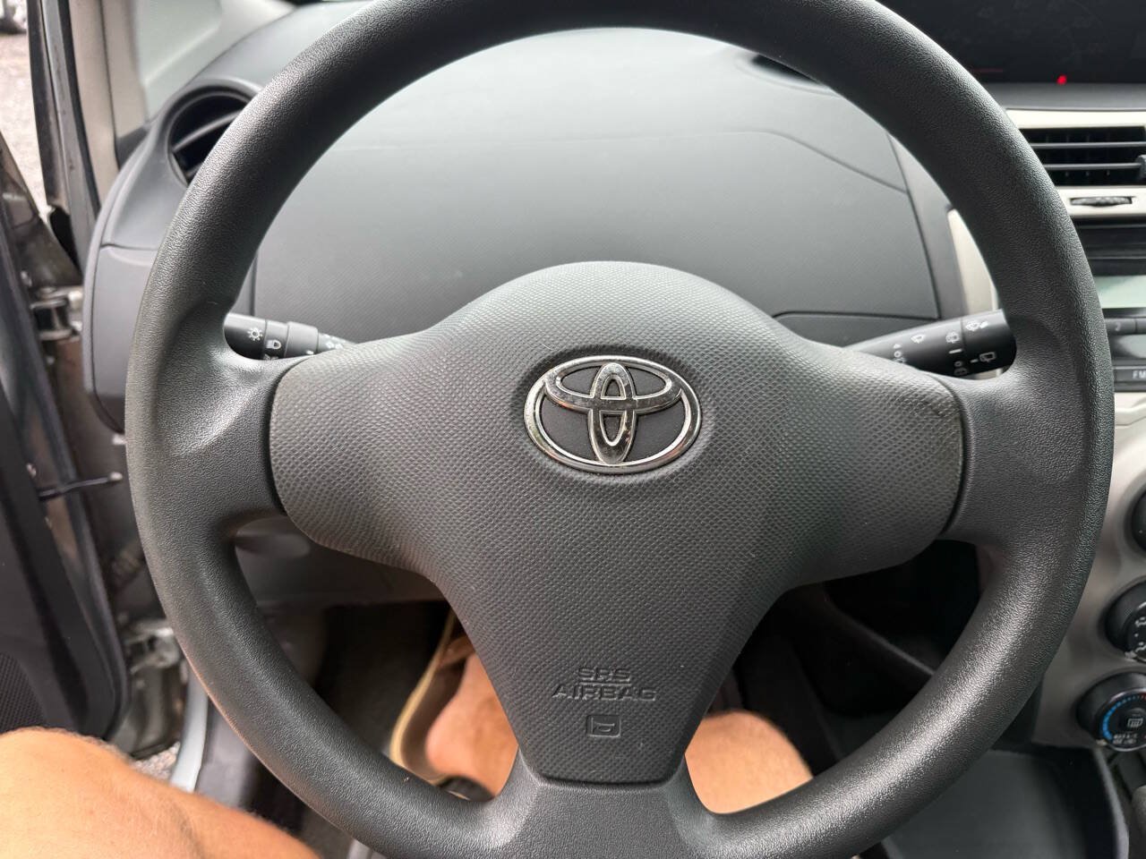 Used 2010 Toyota Yaris 2-Door Hatchback FWD image 18