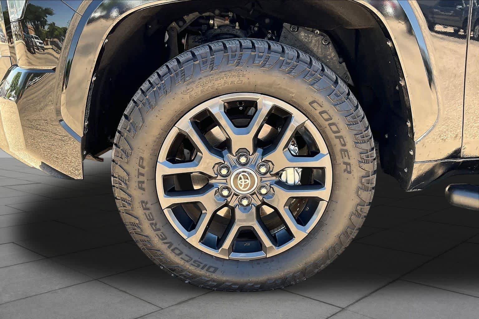 Used 2022 Toyota Tundra Platinum AWD/4WD image 11