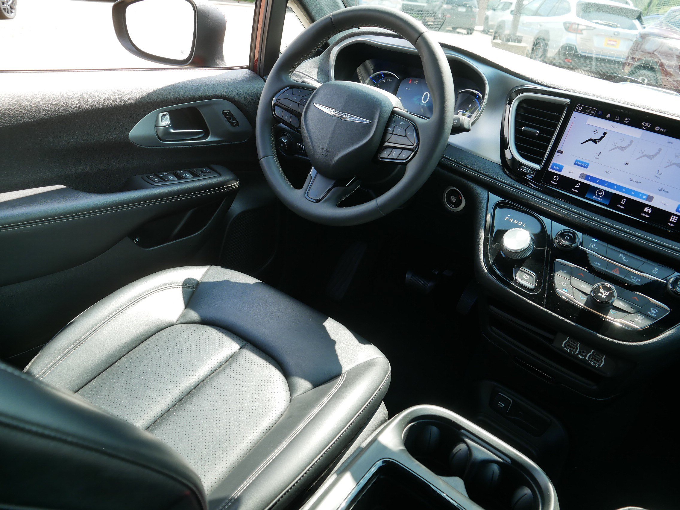 Used 2023 Chrysler Pacifica Touring-L w/ S Appearance Package FWD image 9