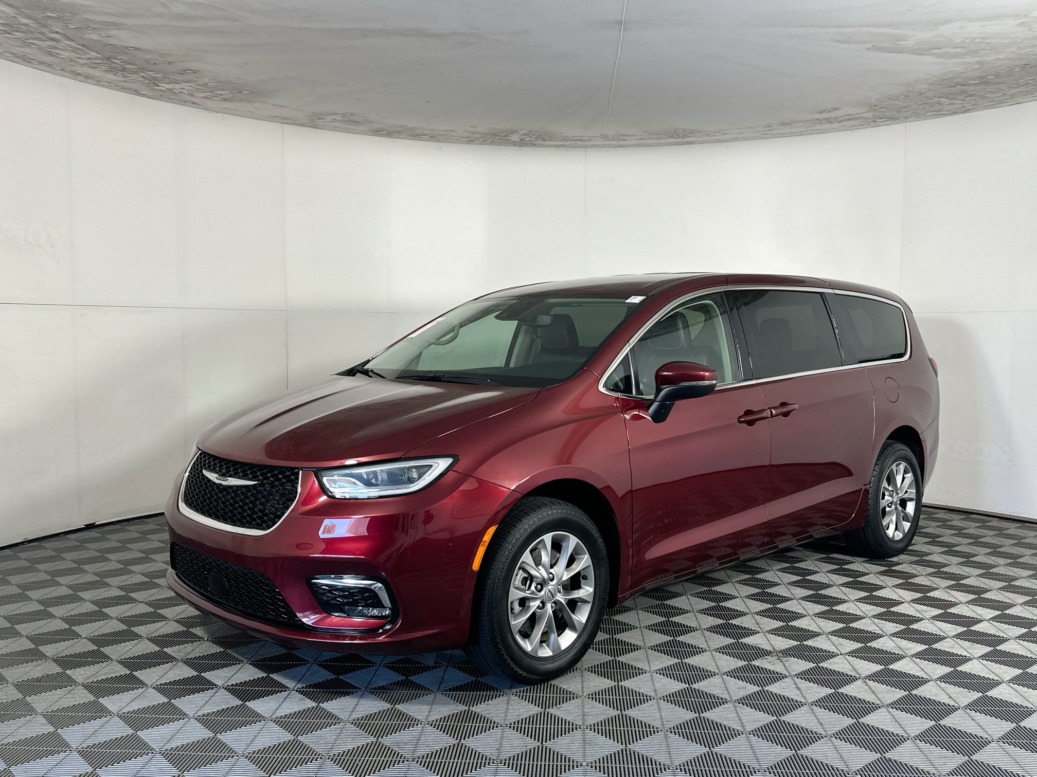 Used 2023 Chrysler Pacifica Touring-L AWD/4WD image 7