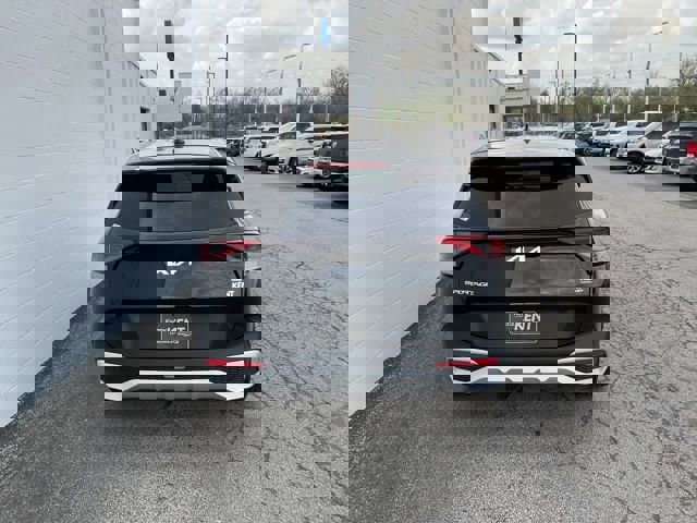 Used 2025 Kia Sportage LX image 6