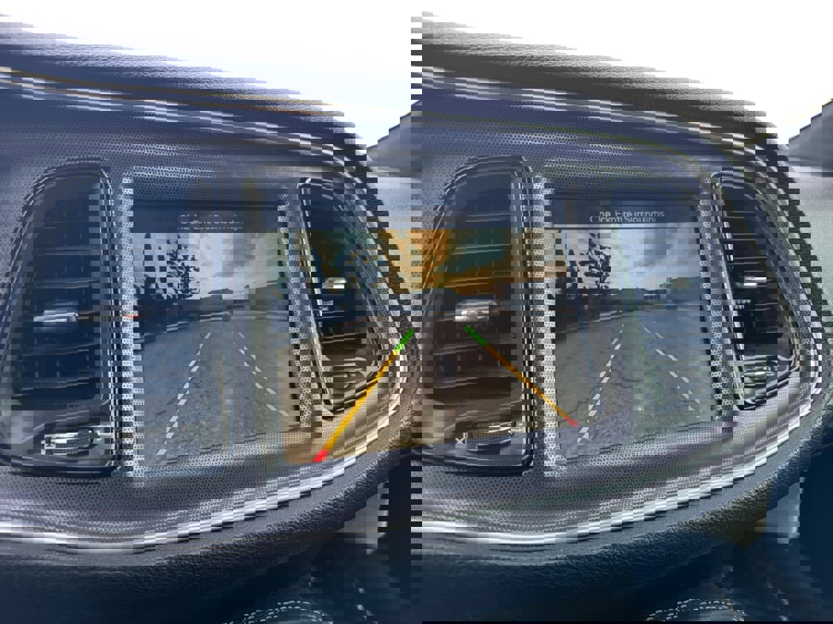 Used 2016 Dodge Challenger SRT image 13