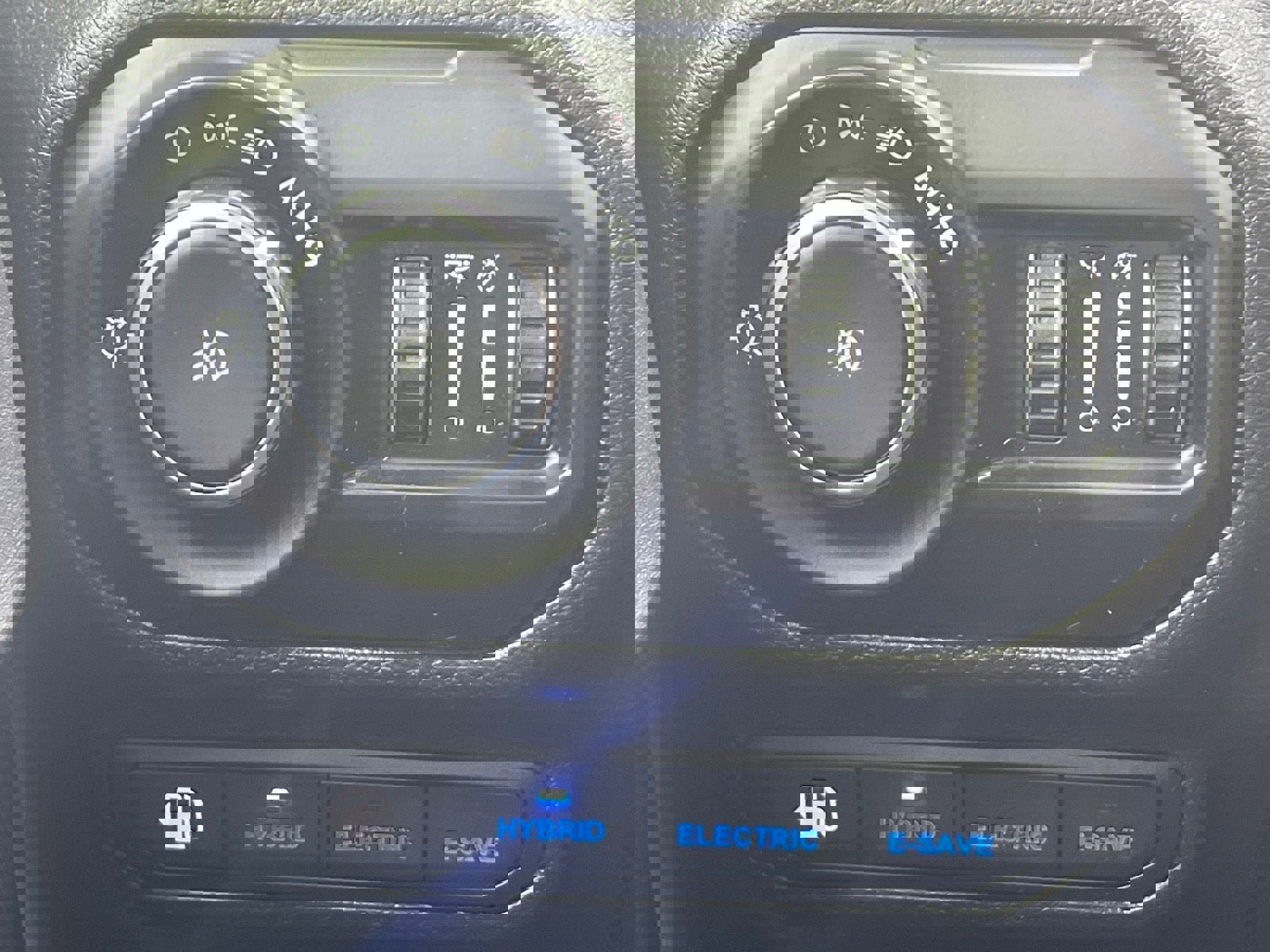 Used 2021 Jeep Wrangler Unlimited Sahara w/ Cold Weather Group image 18