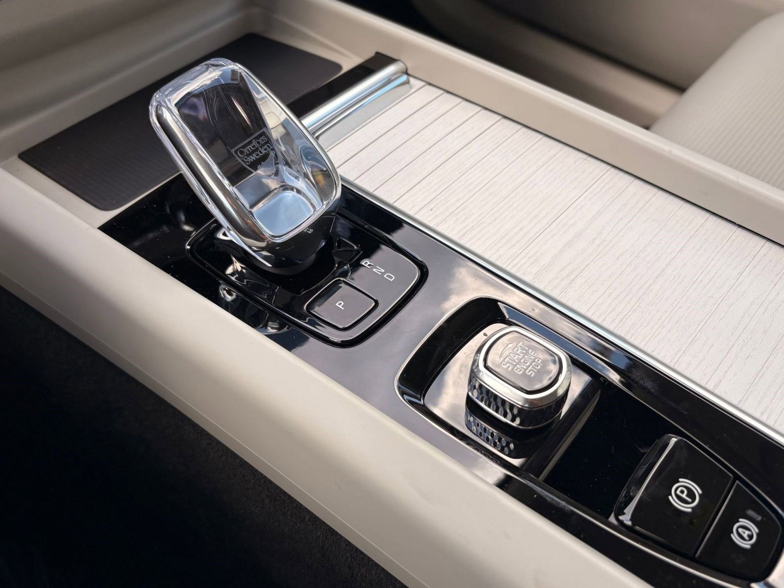 New 2026 Volvo XC60 B5 Ultra w/ Climate Package image 31