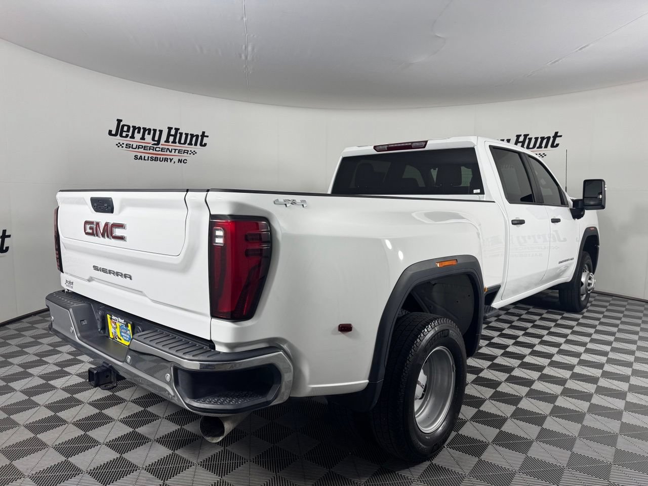 Used 2025 GMC Sierra 3500 Pro w/ 1SA Pro Safety Plus Package AWD/4WD image 6