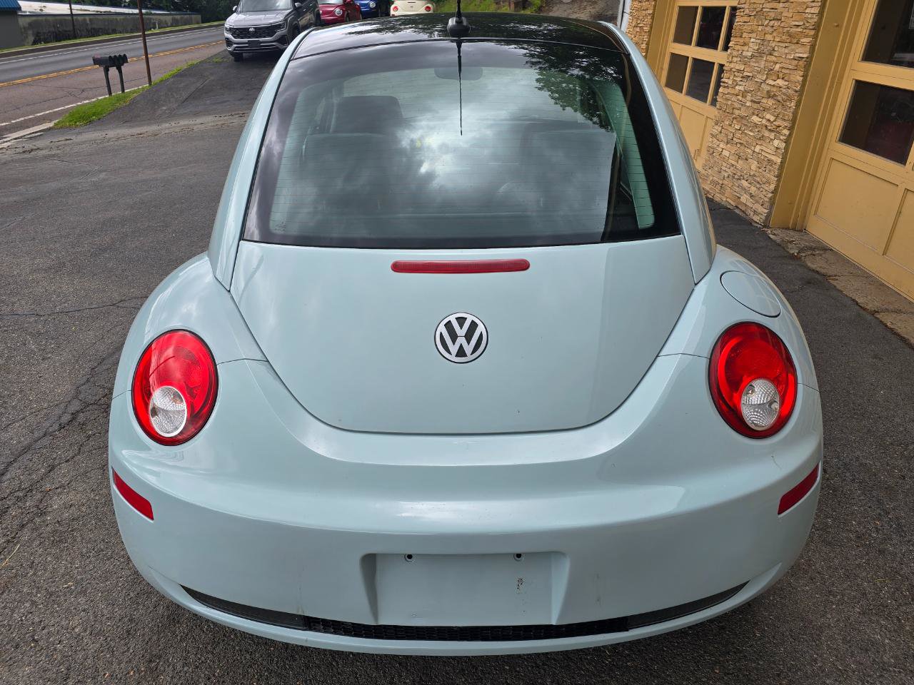 Used 2010 Volkswagen Beetle Final Edition FWD image 16