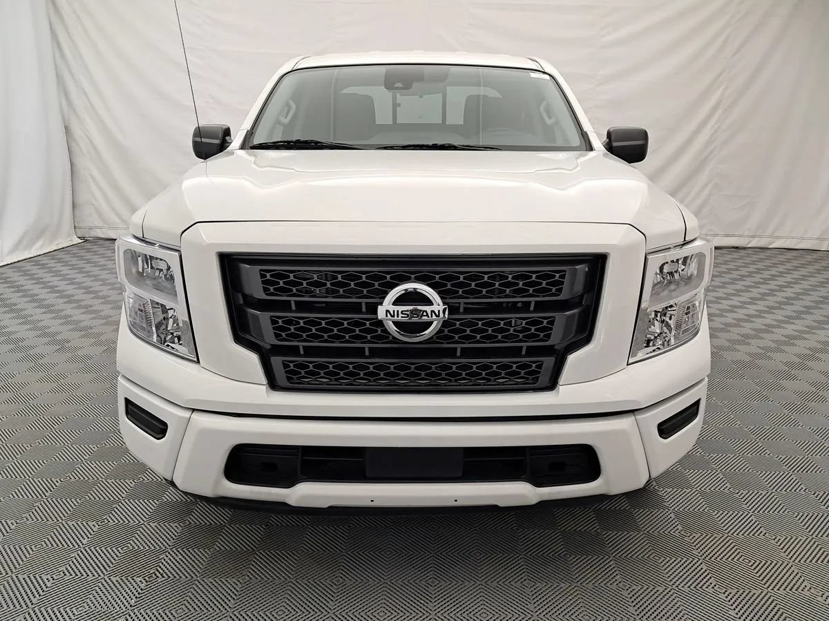 Used 2023 Nissan Titan SV RWD image 2