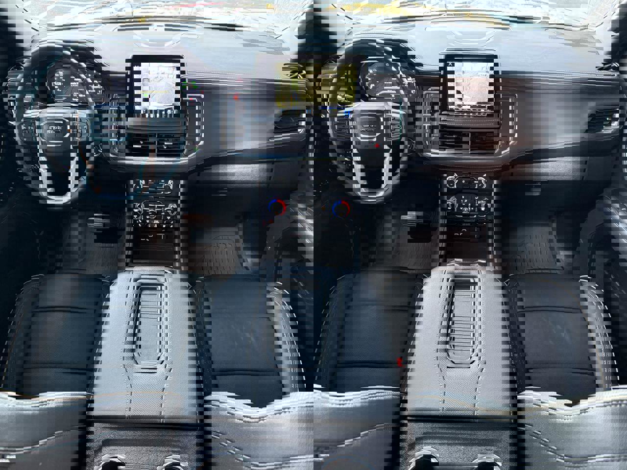 Used 2024 GMC Yukon SLT w/ SLT Luxury Package image 26