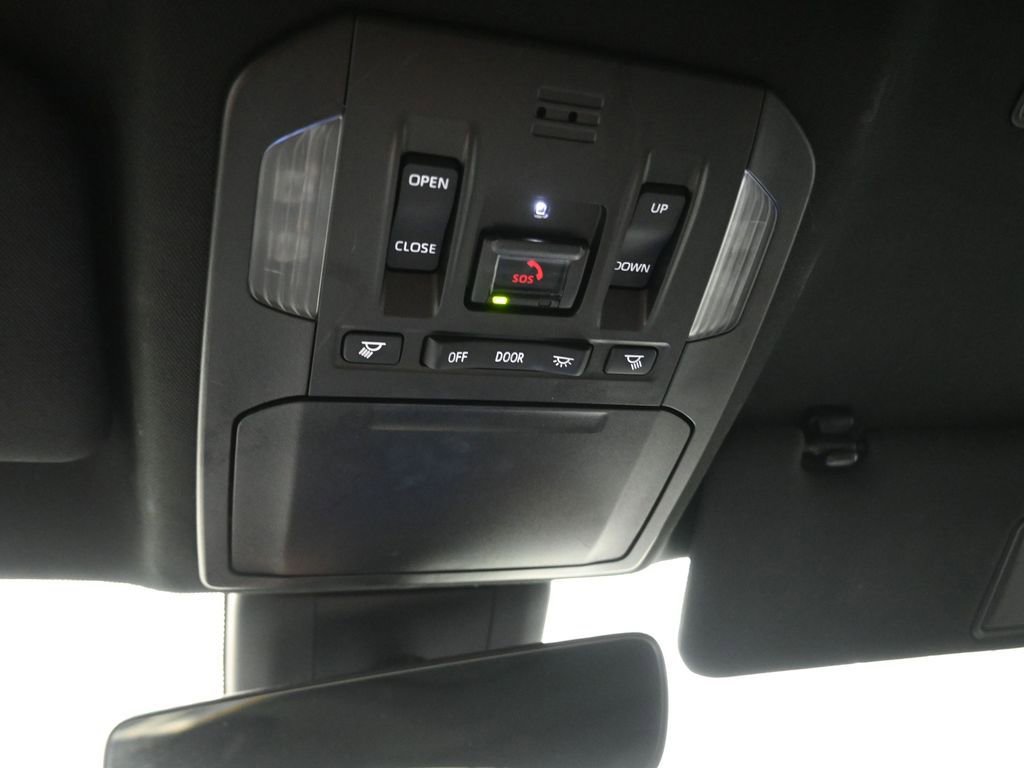 Used 2023 Toyota Highlander XSE FWD image 11