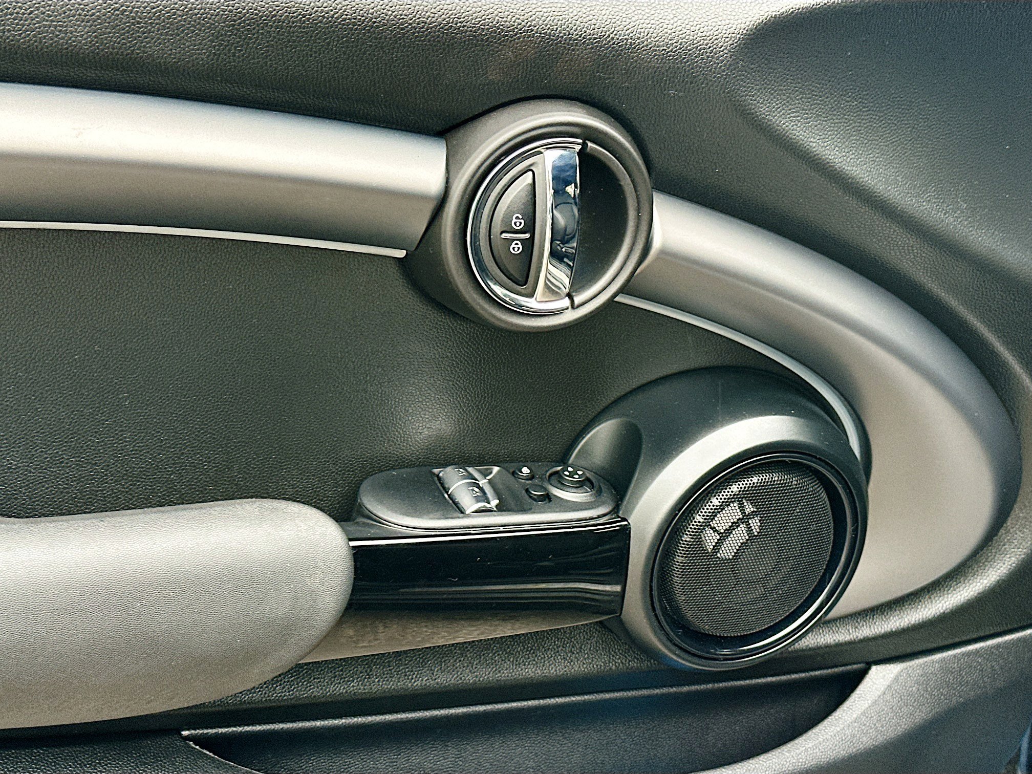 Certified 2024 MINI Cooper SE image 18