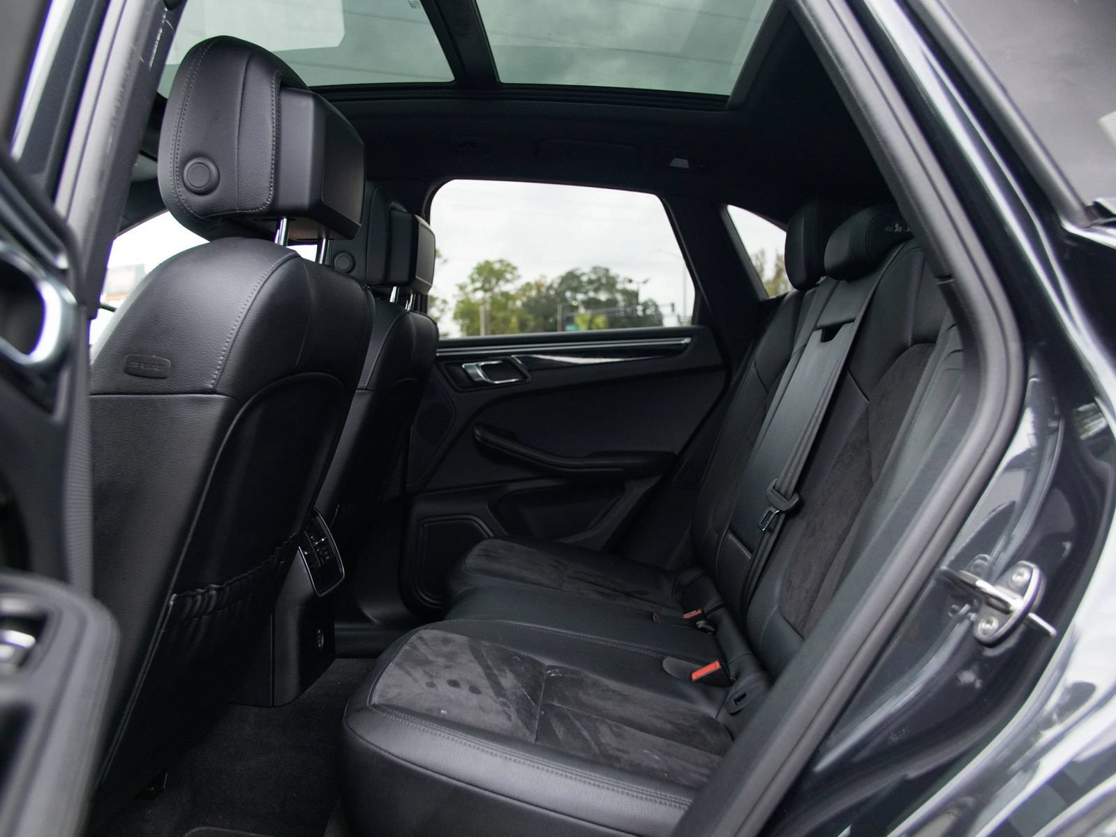 Used 2018 Porsche Macan Sport Edition AWD/4WD image 24