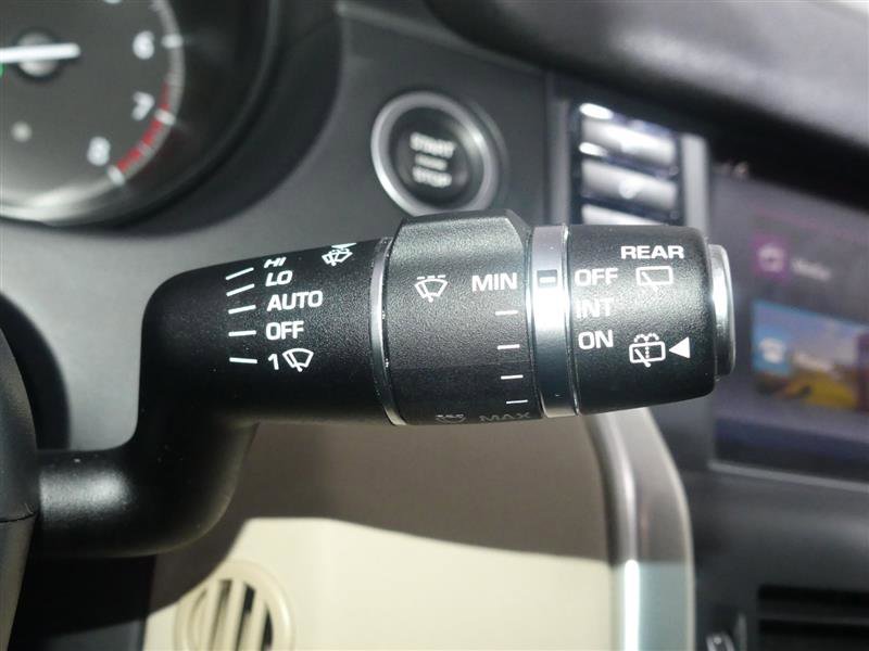 Used 2019 Land Rover Discovery Sport HSE image 36