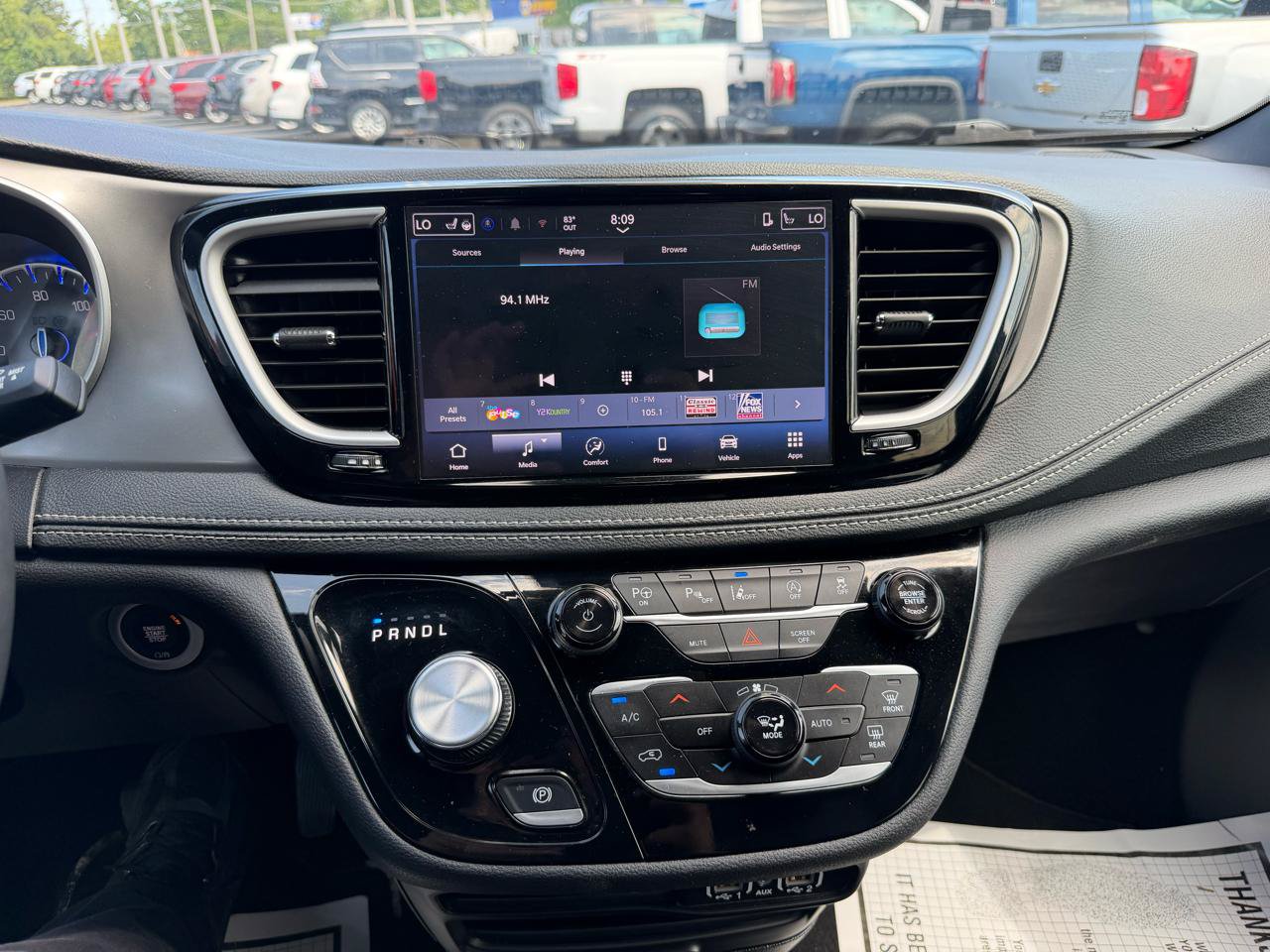 Used 2025 Chrysler Pacifica Select FWD image 23