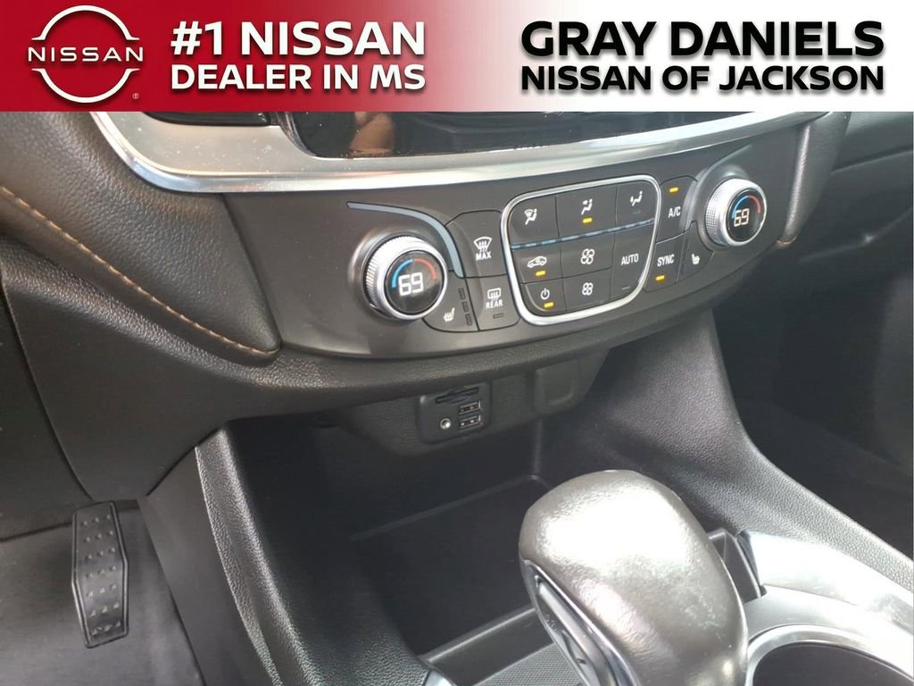 Used 2021 Chevrolet Traverse LT w/ LT Premium Package FWD image 18