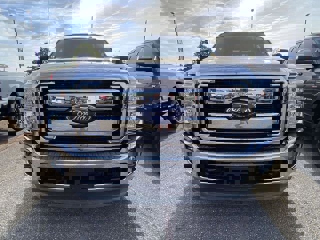 Used 2011 Ford F250 Lariat w/ Lariat Interior Pkg image 2